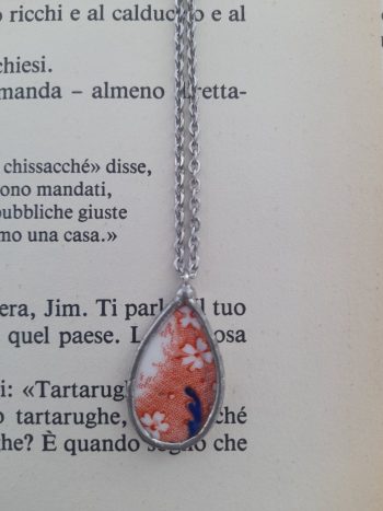 Collana con ciondolo a goccia Rosso