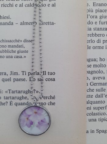 Collana con ciondolo ovale Viola